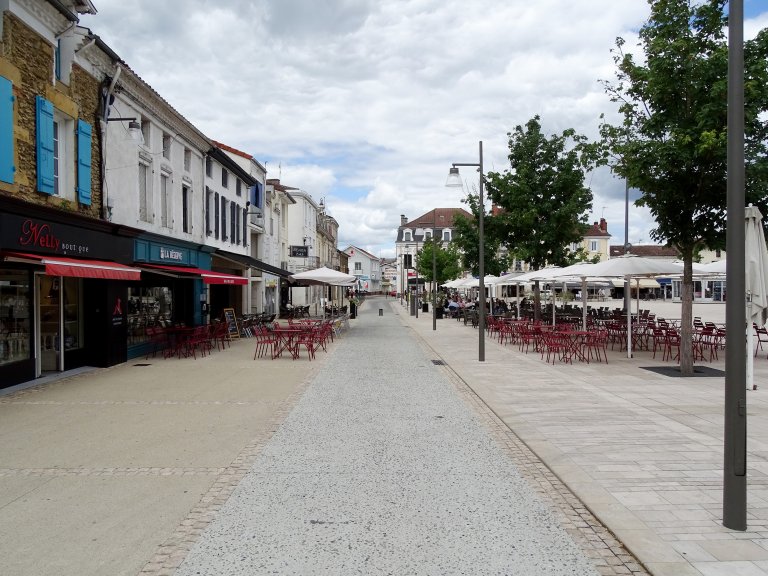 Aménagement de l’avenue Sadi Carnot, de la place Saint Roch et des  rues Montluc et du 4 septembre à Mont de Marsan (40)