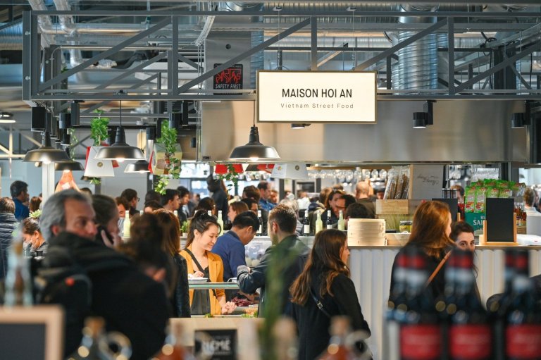 Aménagement d'une halle gourmande au sein d'une structure Eiffel a Issy-les-Moulineaux