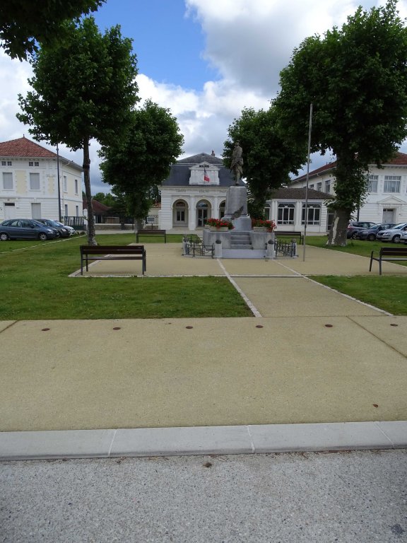 Saint-Julien-en-Born centre-bourg