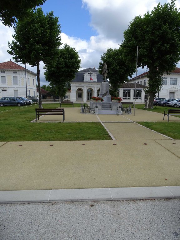 Confortement du centre-bourg de Saint-Julien-en-Born (40)